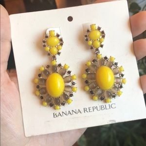 Banana republic yellow enamel sunburst earrings